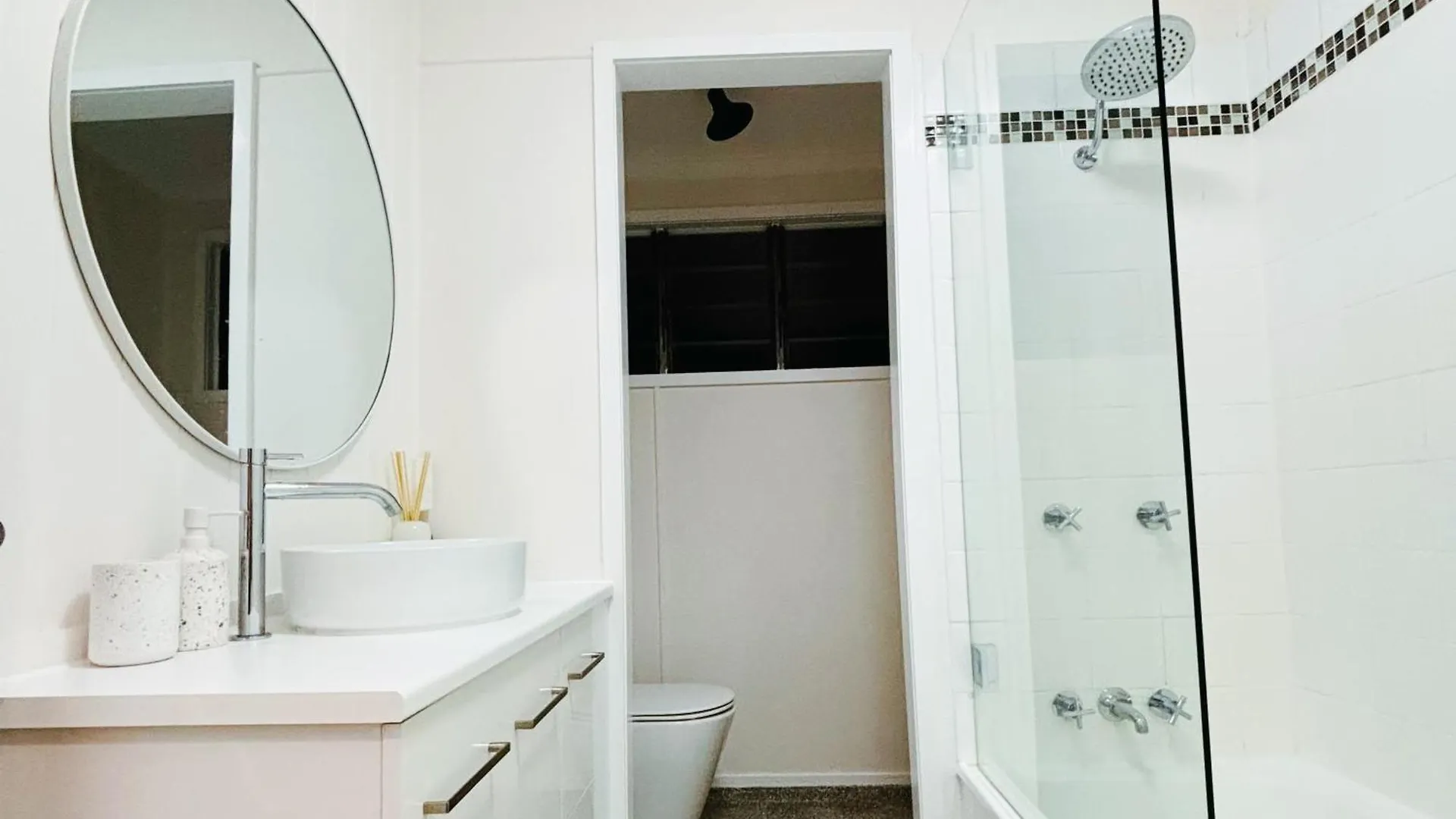 Elegant Villa Near Shopping Mall Jindalee